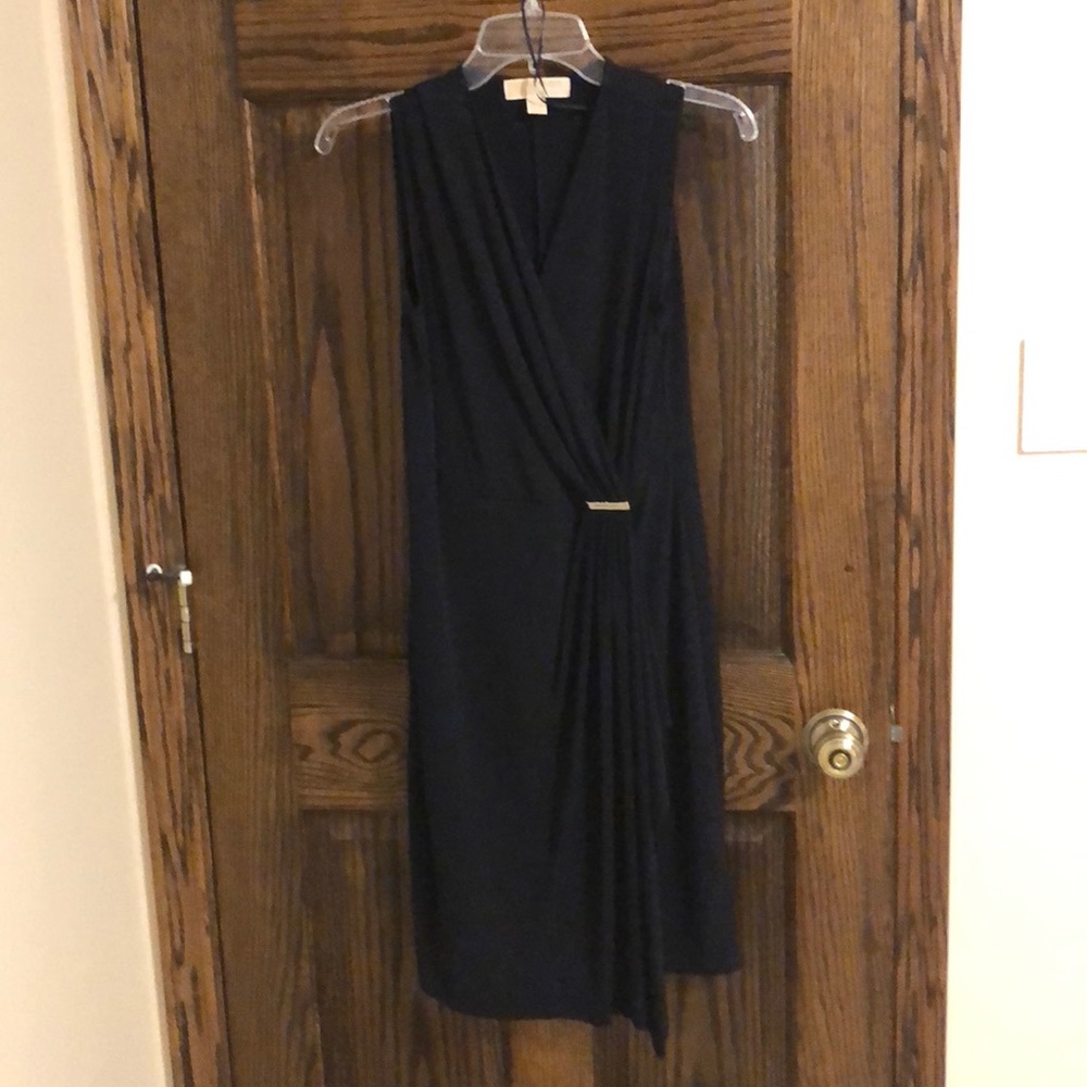 Black v neck dress